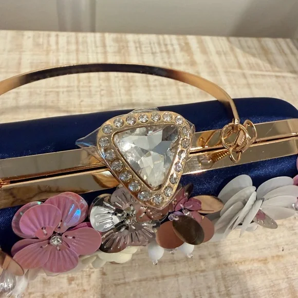 Floral Appliqué Beaded Sequined Daisy Clutch Handbag Shoulder Bag NWOT - Picture 11 of 12